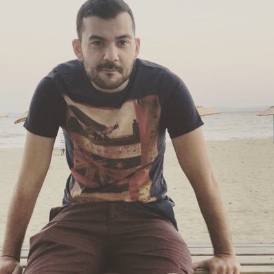 baktım gökte bir kırmızı , bir uçak ; bol çelik, bol yıldız, bol insan ...
