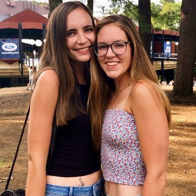 Erinbisch16's profile picture. there's so much sun where I'm from