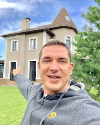 BryanMeon's profile picture. OBSTACLES DON'T HAVE TO STOP YOU,IF YOU RAN INTO A WALL,DONT TURN AROUND AND GIVE UP,FIGURE OUT HOW TO CLIMB IT OR WALK AROUND.. AMERICAN DAD⚖️🇱🇷