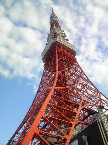 旅行大好き♪　今までに行った国★９５か国　特にＰＡＲＩＳが大好き！　ＰＡＲＩＳとソウルは　数えきれないほど行ってます。      海外ボランティアにも参加しています。　