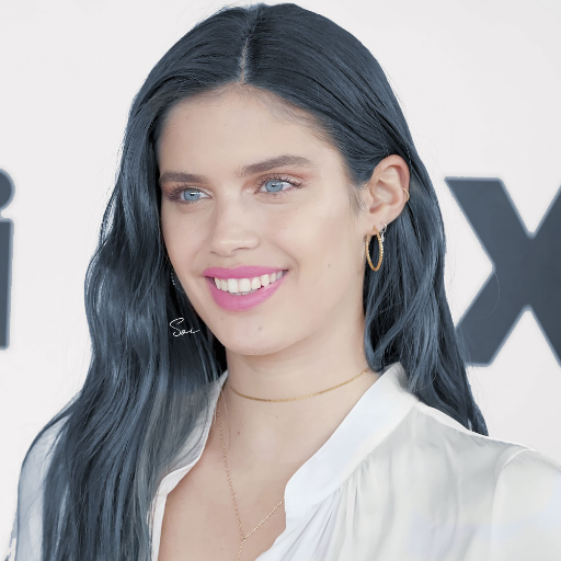 LeDolceAngel's profile picture. [🌱] From Les Saint-Marié. Floreci entre la tinta de jazmines y escribí mi renacer entre hojas viejas y tonos vintage. Oh, and I'm a model. Gabbie & Soelí. [♡]