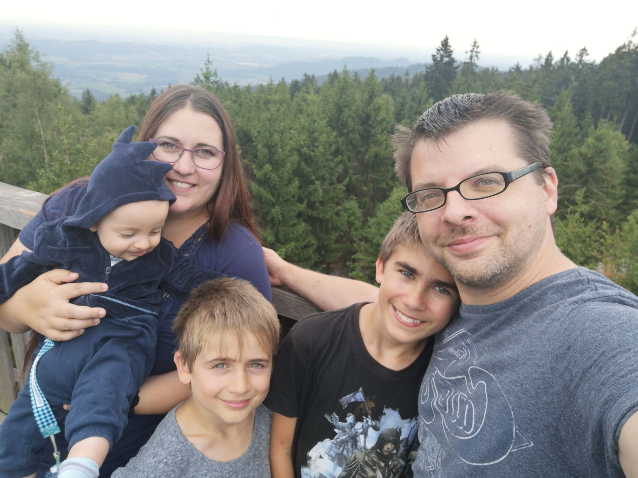 DChaosfamilie's profile picture. Offizieller Twitteraccount der Chaosfamilie. Begleite uns - eine normal chaotische Familie durchs Leben.