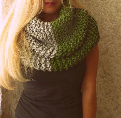 Fringe. Est. 2007. 

My love for yarn and design are intertwined. Together they weave a story that I then write with my knitting needles and crochet hooks.