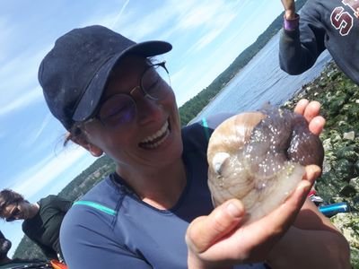 Scientist untangling how physiology plays a role in juvenile salmon migration & swim performance 🐟🏞️🧪🔮🤷 Practicing allyship, feminism & climate activism.