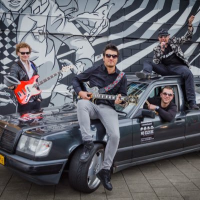 NO EXCUSE is een blues- & rockcoverband. Met nummers van o.a. The Cure, The Stones, ZZ-Top, RHCP, U2 en Gary Moore maken we uw evenement tot een groot feest!!