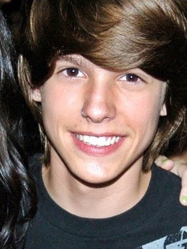 CONHEÇA O LADO RAAWR DO EDUARDO :9 SUASHSUAHSUAHS *-* use a tag #cantadasprodudu (:
desde: 23/03/10
Ele segue aqui hihi s2