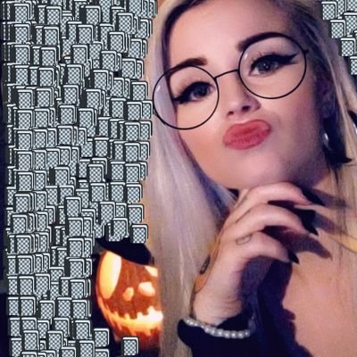 BareBeverlyy's profile picture. 📱+18.Erotic Model.Nude things.Halloween activist.Southern Belle. Disney Fangirl. Dm for business only Otherwise BLOCKED.Snapchat@ https://t.co/9xrx4nUbwi 👻