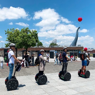 セグウェイに乗って横浜の街を観光するセグウェイツアーを開催しています。見所がいっぱいのヨコハマ、風を感じながらガイドと共に巡ってみませんか?誰でも簡単に乗れます!【雨の日は、もれなくレインポンチョをご用意しています】We are waiting for your reservation!ツアーの詳細、ご予約はHPへ!