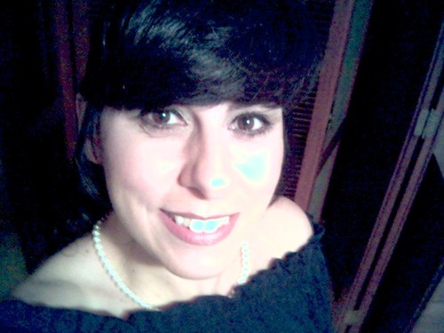 Sonhadora, romantica, criativa e divertida. Gosto de liderar e organizar. Adoro os animais e realizar trabalhos humanitários.