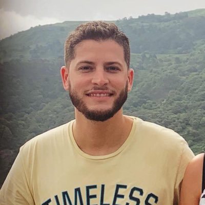 augustolecca's profile picture. Lic. en Comercialización y APM - Humilde Tenista - Hincha de Vélez Sarsfield - Admirador de grandes como Roger 🎾