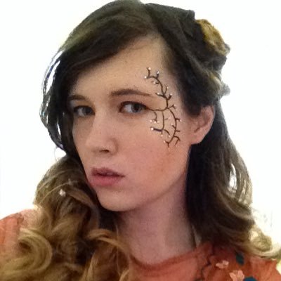 sionnanigans's profile picture. Writer| Traveler| Bookseller/ (On-call) Librarian| Southern Oregon Girl| She/Her| Asexual, Bi-Romantic💜🤍🖤