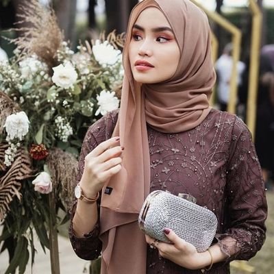 mawraculleos's profile picture. Model, Fashion blogger,  art lover, Dreamer, Photographer, 16 and girl boss, a proud  Pakistani American .. 🙂