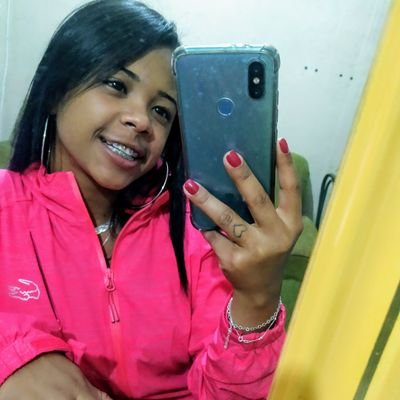 Rodeada por vários + trilhando sozinha