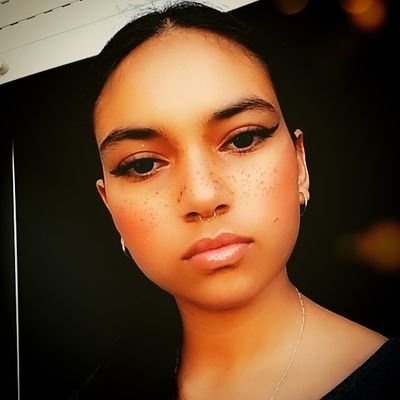 Amel87169820's profile picture. smile 🙂