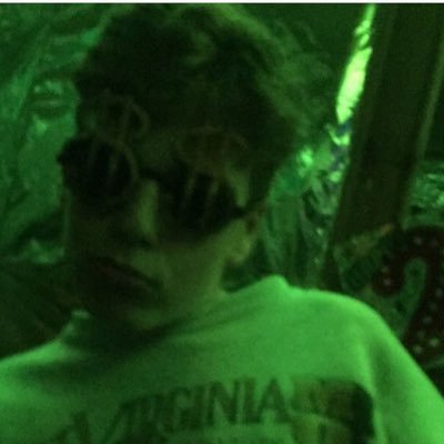 nevlaar's profile picture. When I write I'm a lefty