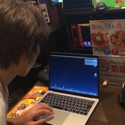 20代後半マーケター&インベスター/高校で調理科卒▶️起業(店舗経営)や歌手の夢見るも環境に流され続け8年間カフェレストランで働きまくる▶️会社のストレスでスロットにはまり借金100万円達成/ネットでも起業できることを知りビジネス開始/1年弱で借金返済完了/地獄から抜け出した知識や考え方、ビジネスについて発信中！