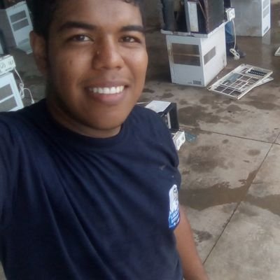 -Emprendedor
-Magister en Gerencia
-Ingeniero de Petróleo