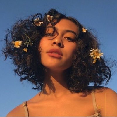 HTippss's profile picture. Instagram- @happytippss 
Be happy🌈✨🦄