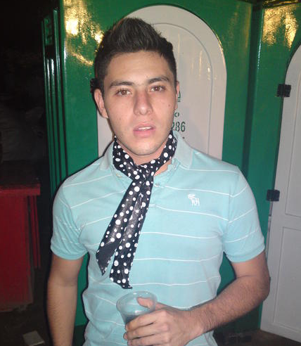 Hola soy un chavo sencillo, me gusta estar con los amigos, la fista, escuchar musica, platicar y puff muchas cosas mejor conoceme si gustas chao!!