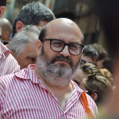 Tarragoní, casteller dels Xiquets de Tarragona, nastiquer, ex nedador del CN Tarraco i enamorat de Tarragona