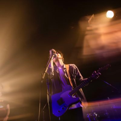 PLUEというバンドで作詞作曲、歌。8.5割ほどモヤモヤしたり切ない恋愛を歌ってます。ラブソングしか歌えないびょーきの人。PLUE公式(@PLUE_official)インスタ(https://t.co/x15pxa2riB )音源(https://t.co/Z7mE7rYfsz)