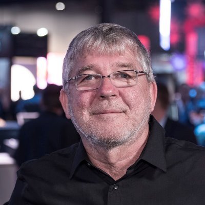 Retraité. Père et grand-père. Le seul moyen que j'ai trouvé pour vivre longtemps c'est de vieillir.
L'art dans toutes ses ramifications.