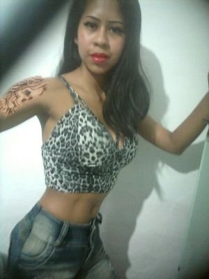 soy una chica normal me gusta divertirme, reír y encontrar nuevos amigos en línea soy colombiana busco amigos de otros países