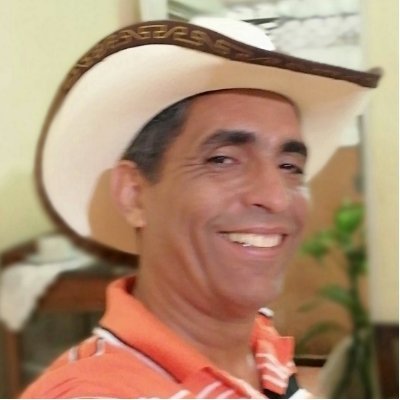 Natural de Santa Clara, ingeniero en explotación del Transporte