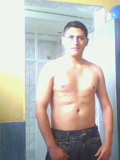 hola soy un chico alegre y  encanta conocer gente nueva espero entablar bonita amistad con ms nuevas amias okis hasta pronto