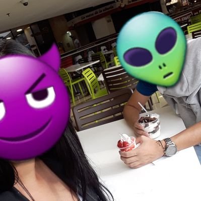 pareja de curiosos nos gusta exhibir nuestros atributos 😈😈