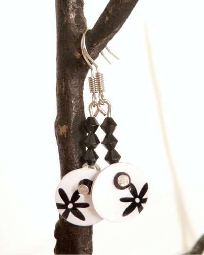 rasyehandbags's profile picture. Handmade Handbags and Accessories... made from recycled or vintage materials!