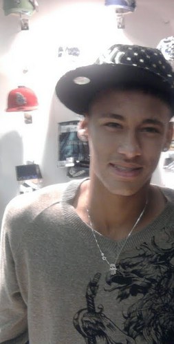 Twitter feito para reunir as fãns do @njr92.
Since: 25/1O/1O
Dona: @_itgaabs_