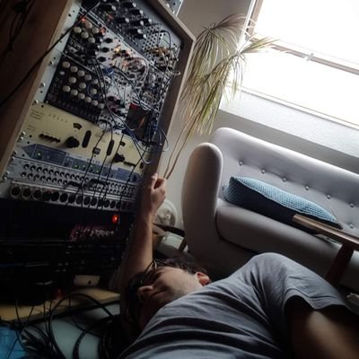 My internal monologue is saturated analog
| Composer | Sounddesigner | Arte-ist |