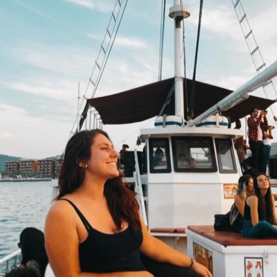 21 anos. Jornalista, podcaster e produtora de eventos. 🎙🌈