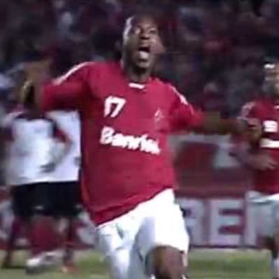 Pare de correr atrás, pare de se importar. Seja indisponível, desapegue. Pessoas gostam, do que não têm.