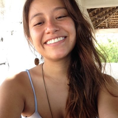 Mujer feminista, idealista y soñadora. Internacionalista en curso... Amante de la politica, la economía y los idiomas.