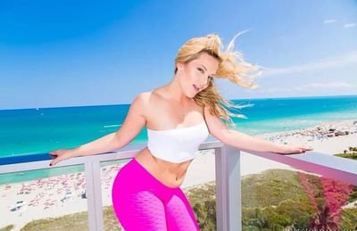 KellyLy11579894's profile picture. Am pretty 🤩 good and love to listen🔊 to music🎶
