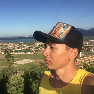 O importante não é vencer todos os dias, mas lutar sempre. só uso Twitter pra falar sobre política e para somar com os que querem um país melhor.