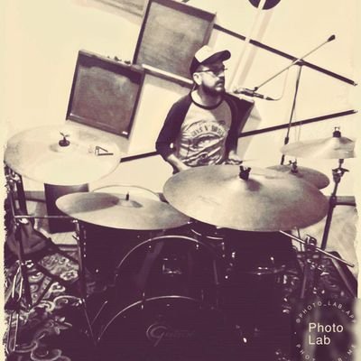 Baterista y músico de clóset  #PearlJam #GunsNRoses #Metallica, amo a @MarResendez.