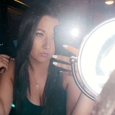 YELLforELLE's profile picture. Snap: Elle14Elle14 Insta: Elleeeeeeeee14 Gcu '19