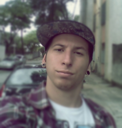 Escambo, alienação, efémero, utópico, paradoxo.