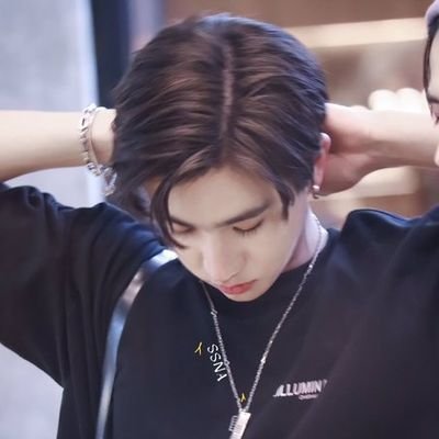 P24YCJyVuiSi7UQ's profile picture. 