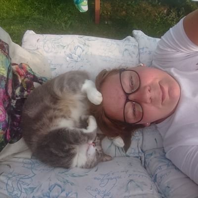 MiaJuutiAsberg's profile picture. undersköterska som älskar djur, musik, muskler, tatueringer...                                            Lycklig m. min man & våra underbara tjejer!!