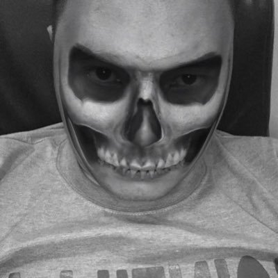 BenitezBeejay's profile picture. Reach for the 🌙 even if you’ll miss it, you’d still end up with the ⭐️