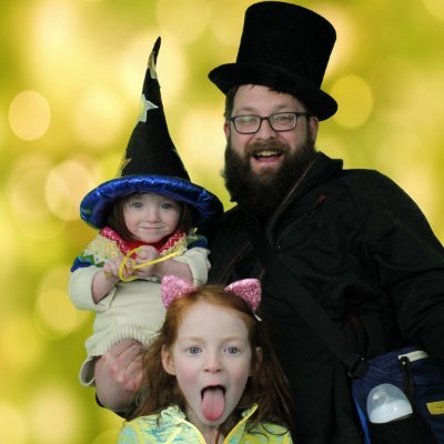 🌹🧙♂️🖤
sailing the seas of single dad.
will wrangle code in exchange for organic anything.
weirdo beardo.
he/him