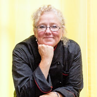 Chef Owner of Art of Cookery. I am passionate about GOOD FOOD!