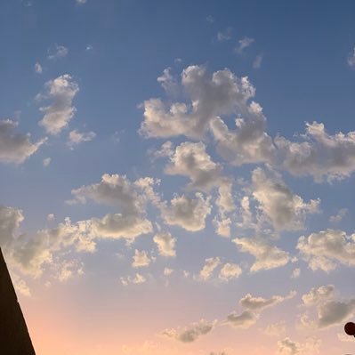 مهتمة بالتنمية البشرية والتقنية والتعليم ..اللهم اجعلني خيراً ممايظنون