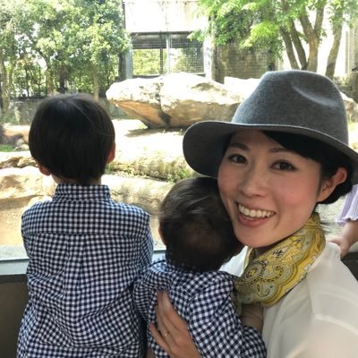 六本木ヒルズ勤務から一転、能登酒蔵の嫁になり田舎へUターン。年子男子に翻弄されつつ酒蔵でほぼフルタイムワーク。なんでも頑張る性格で、育休中に「手早い、美味しい、体に良い」料理を習得。子育てブログをゆるく書いてます。食育インストラクター、発酵食スペシャリスト。