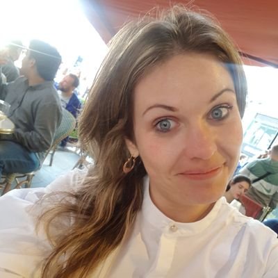 albina0727's profile picture. 