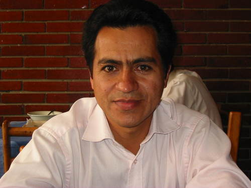 Ingeniero Electrónico,  con Martha mi esposa, con Myriam, Sebastián, Maria Paula y Jesús David, mis hijos; por la vida entre oraciones, fatigas y alegrias